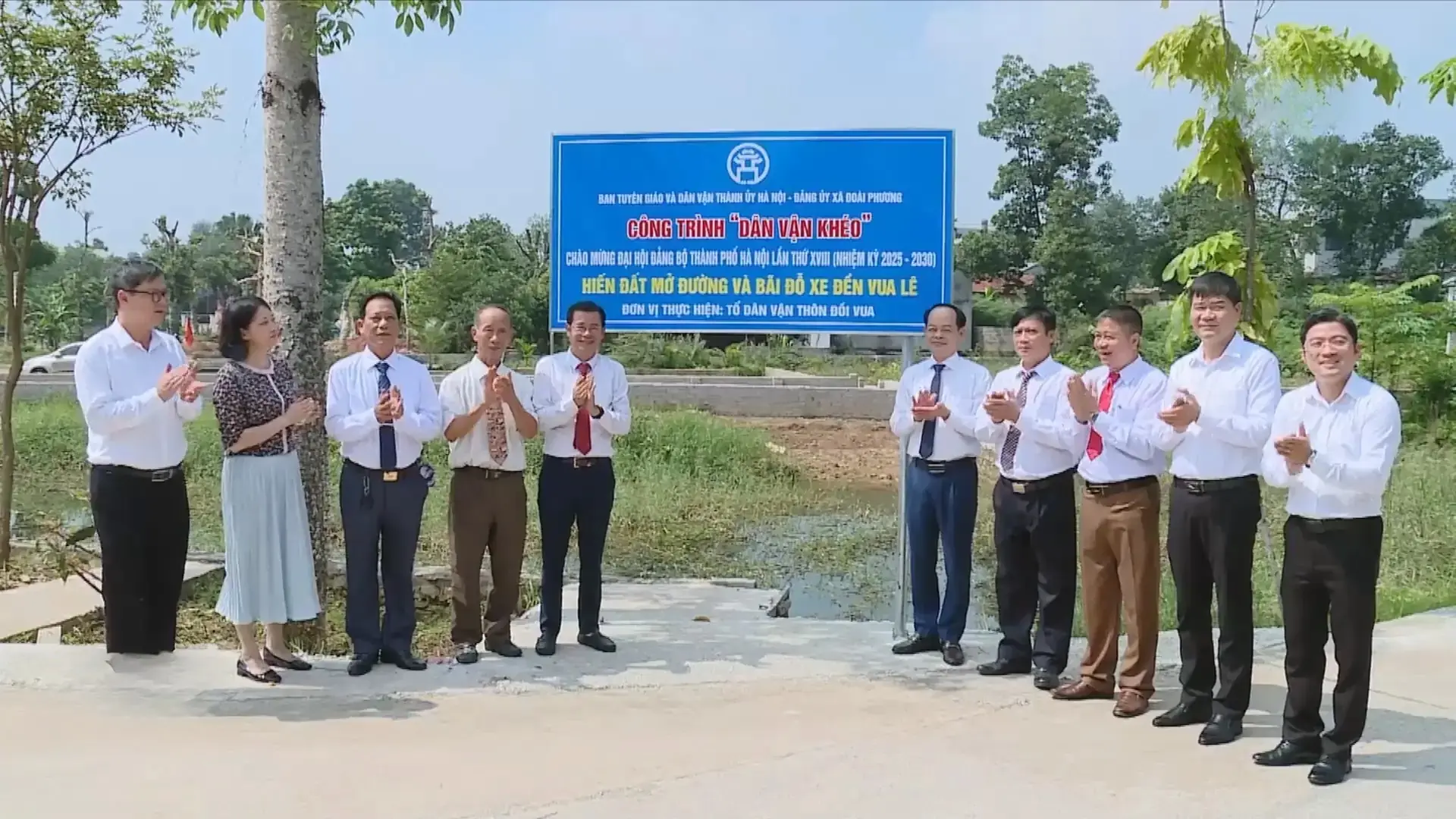 Dân vận khéo vận động nhân dân hiến đất mở đường